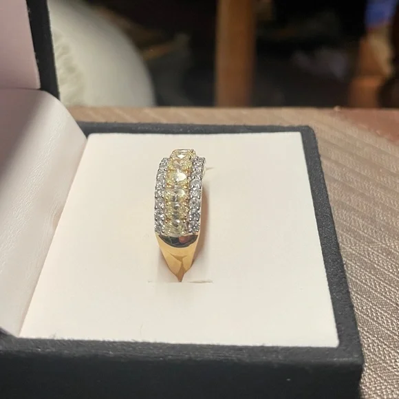 18K Yellow Gold Natural Yellow and White Diamond Band Ring 2.05 ctw